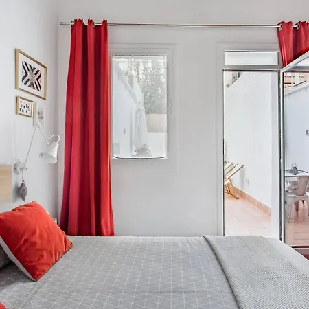 Stylish With Terrace For Couple Or Family Apartament